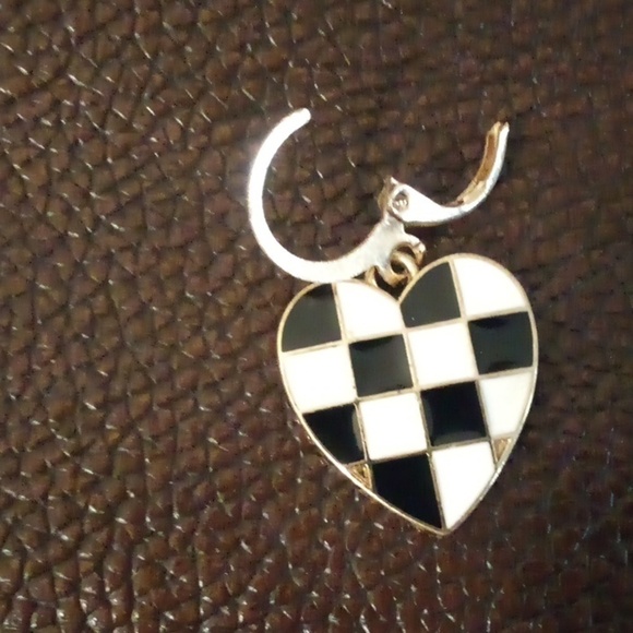 NWOT - Chessboard Heart Dangle Huggie Hoop Style Earrings - Picture 5 of 6